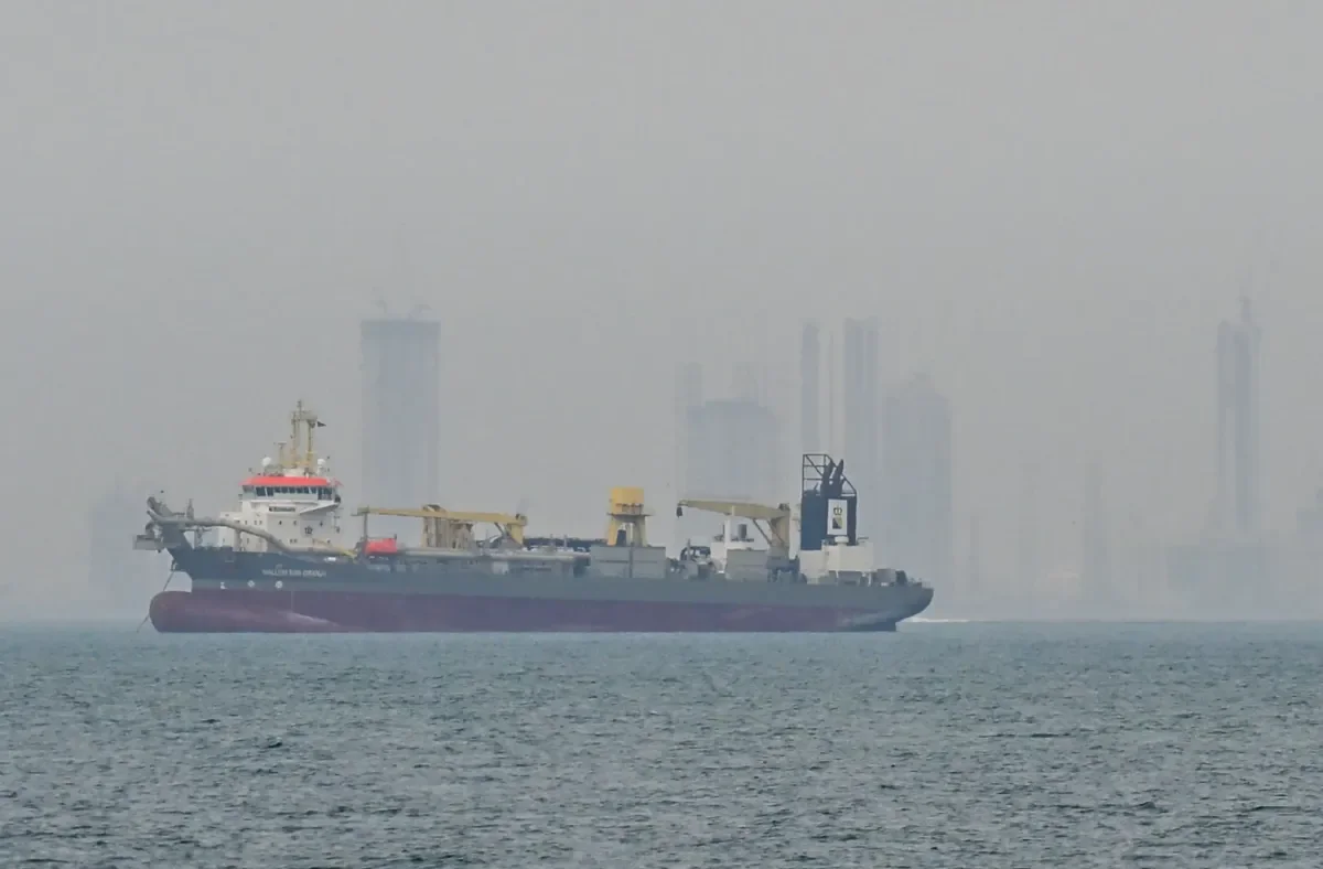 Eight oil tankers cross Strait of Hormuz despite Iran's shifting stance on blockade
